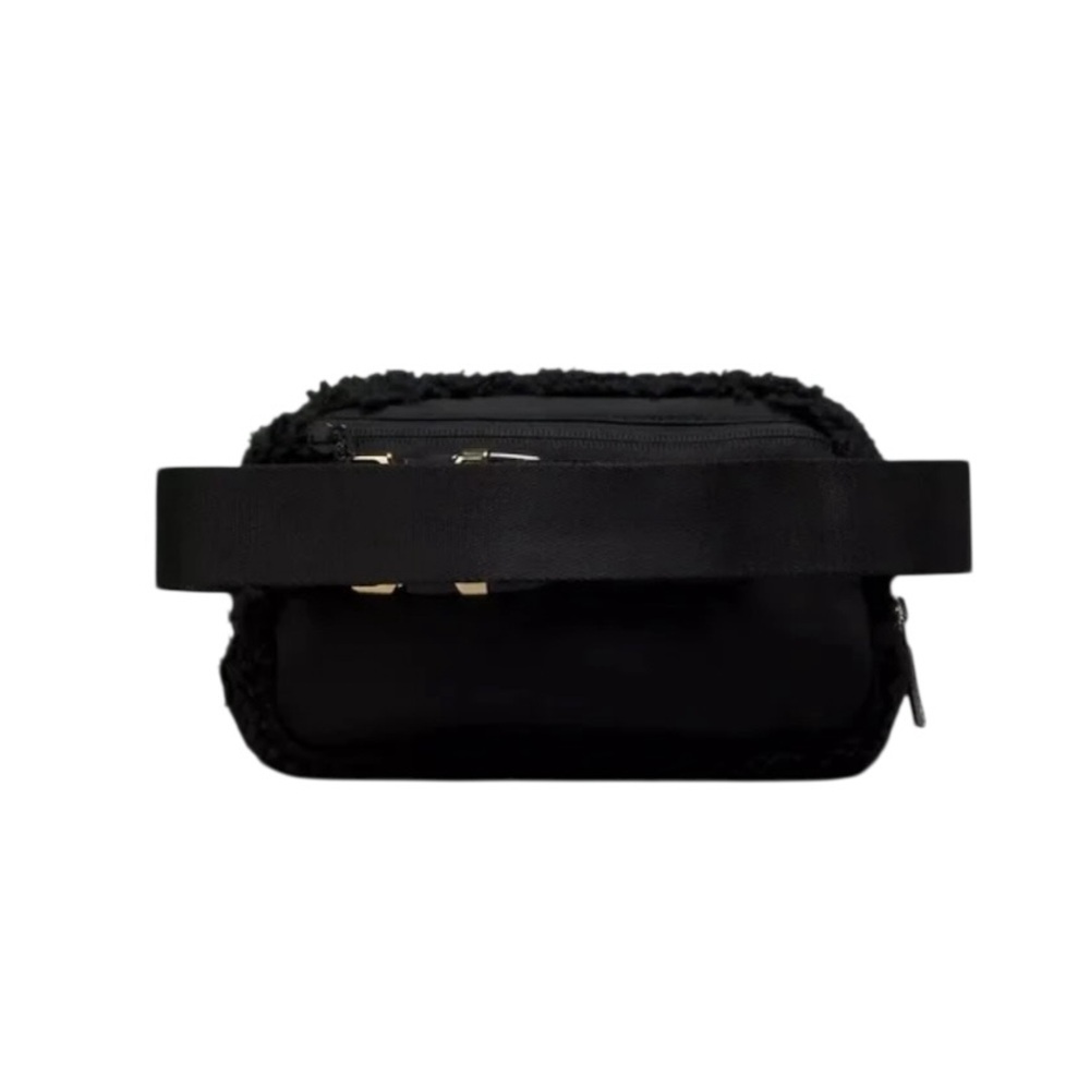 Lululemon Everywhere Fuzzy Sherpa Fleece Belt Bag Fanny Pack Black Gold Hardware - Picture 3 of 12